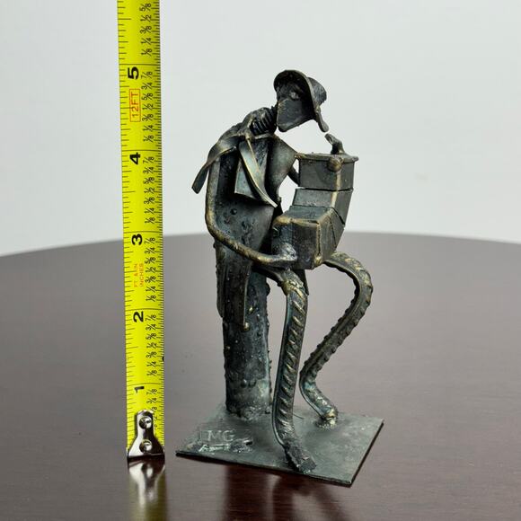 J829 - Vintage M. Grum Brass Figure Playing An Accordian - Picture 15 of 16